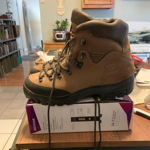 - Zamberlan Men’s Hiking Boots. Size US 8-8.5, Euro 41.